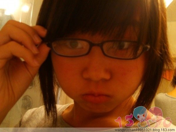 爱葡萄的猫咪
